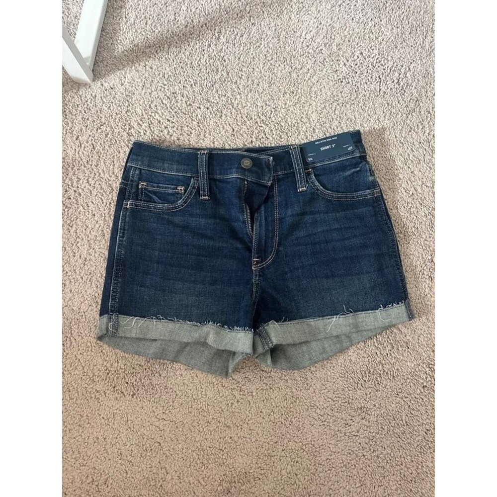 Hollister Dark Wash Denim Shorts – Size 3 (Short)